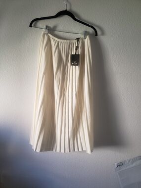 Massimo Dutti Cream Pleated Midi Skirt Size 4 ( Fits US 0 / 25 inches Waist )
